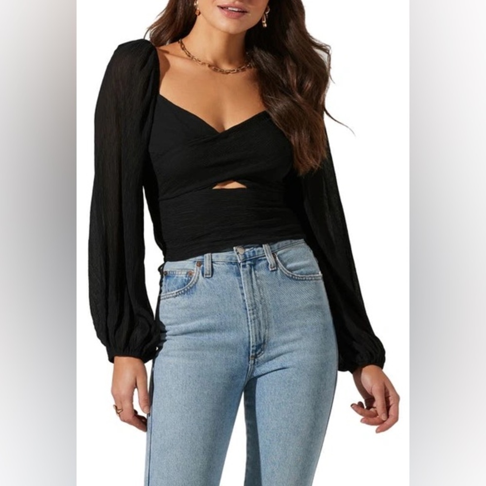 ASTR the Label Cropped Crinkle Wrap Top